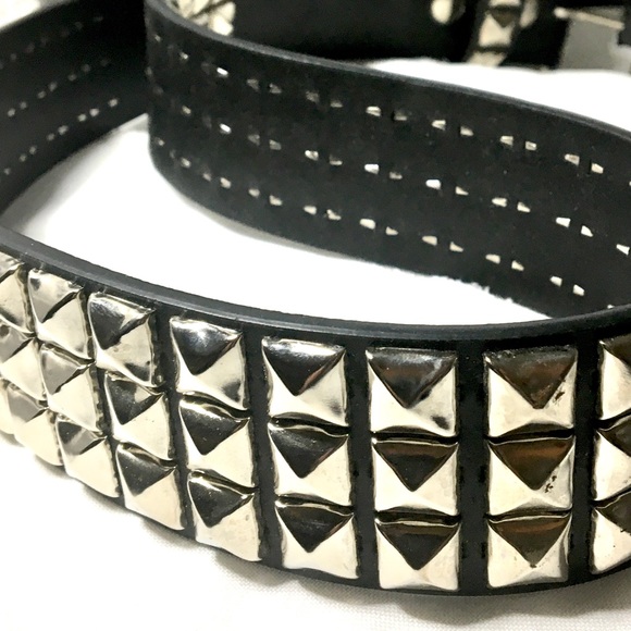 Hot topic triple studded striped metal buckle belt - Picture 4 of 5